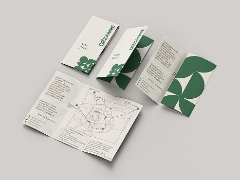Verso du plan de visite de l'exposition Cézanne 2025